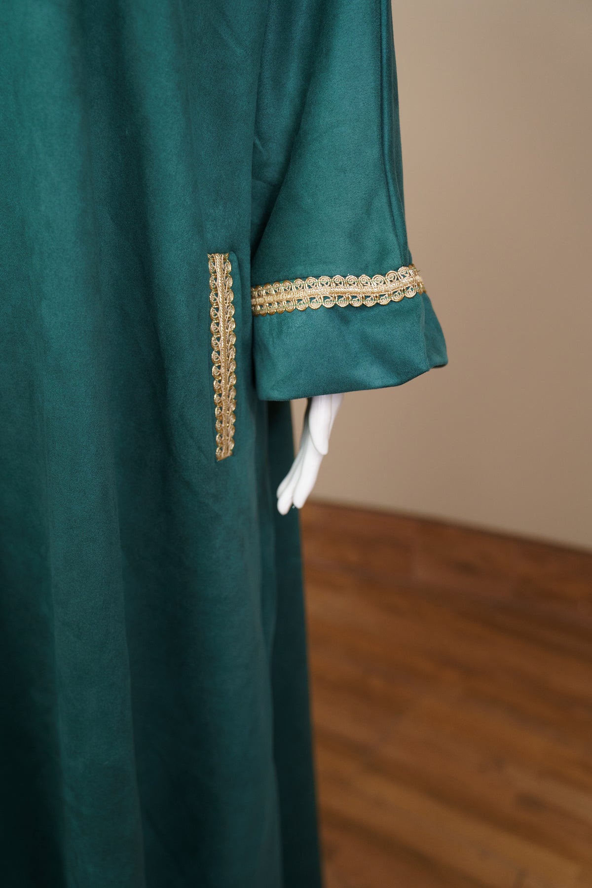 Winter Isdal Abaya